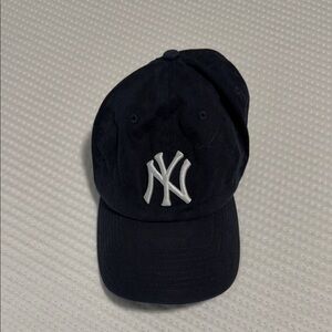 Navy NY Yankees Logo Cap